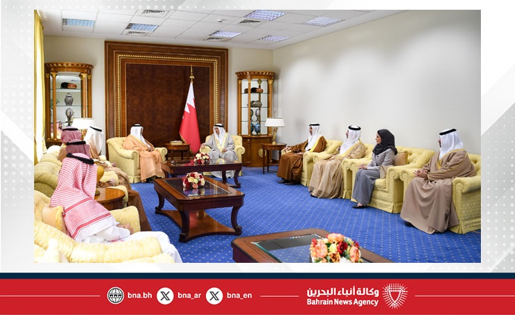 نائب رئيس مجلس الوزراء يلتقي نائب وزير النقل والخدمات اللوجستية السعودي..ويؤكد: مشاريع الربط بين البحرين والسعودية شريان استراتيجي يدعم التكامل التجاري واللوجستي بين البلدين